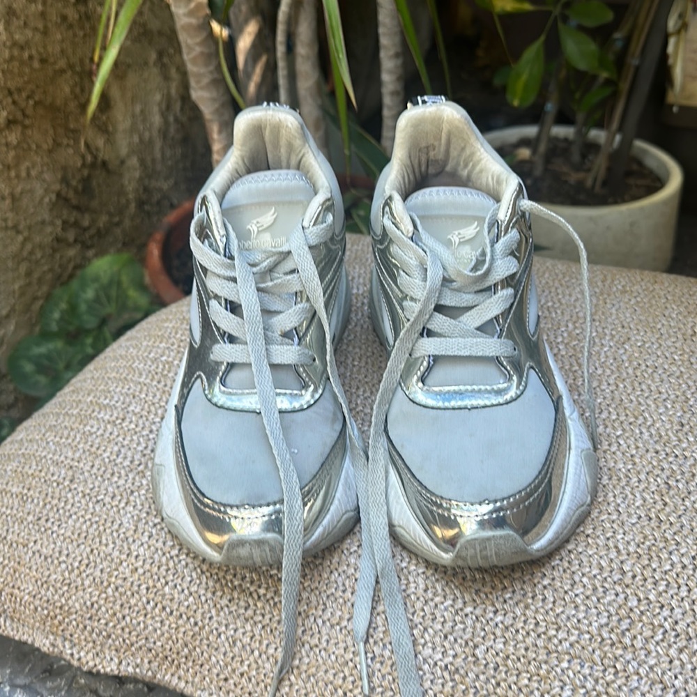 Roberto Cavalli Silver Sneakers Sleek Design